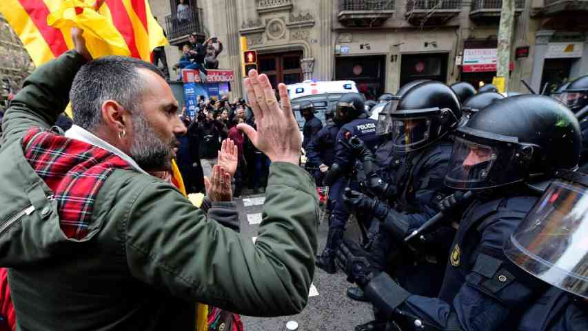 Al menos 30 detenidos por disturbios en Cataluña