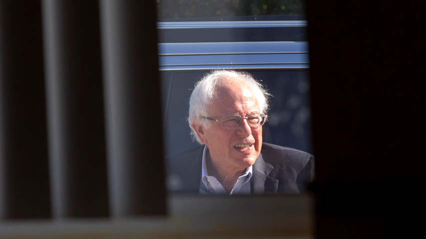 Hospitalizan al candidato demócrata Bernie Sanders