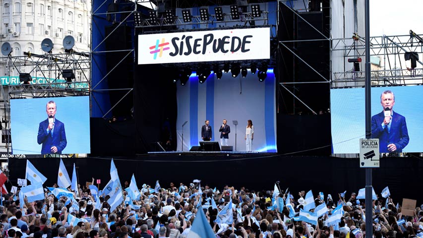 Macri reconoció triunfo de Fernández y lo invitó a una transición ordenada