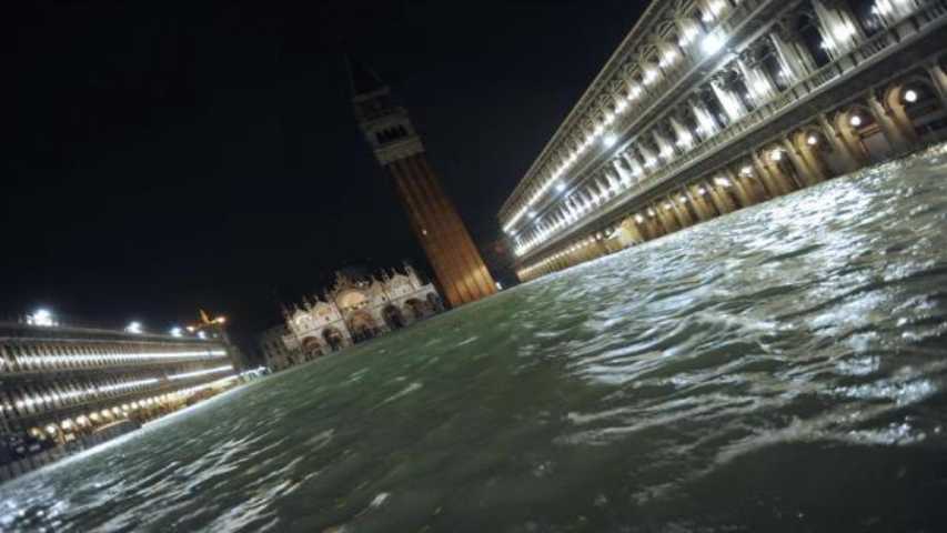 Venecia sufre su peor inundación desde 1966