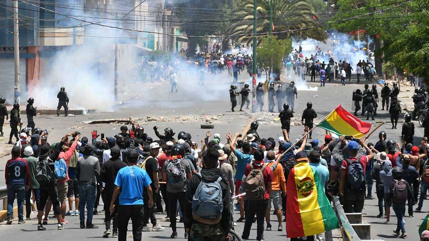 Protestas en Bolivia dejan tres muertos y 220 detenidos