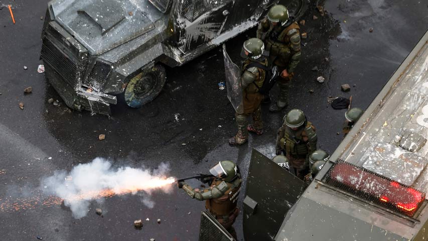 Piñera promete investigar abusos policiales en protestas