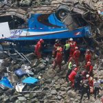 Al menos 20 fallecidos al caer un autobús por un barranco en Chile