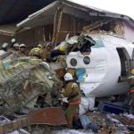 Al menos 15 muertos al estrellarse avión de pasajeros en Kazajistán