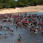 México arrestará migrantes que cruzaron por río en frontera con Guatemala