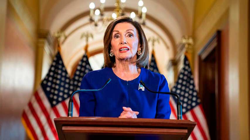Pelosi anuncia proyecto de ley contra veto migratorio de Trump