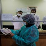 China eleva a mil 113 los muertos por coronavirus