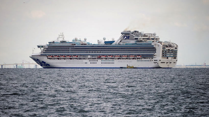 Hong Kong pone en cuarentena a tres mil 600 pasajeros de un crucero