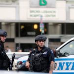 Acusan de terrorismo a dos hombres en EEUU por toser y decir que tenían el virus