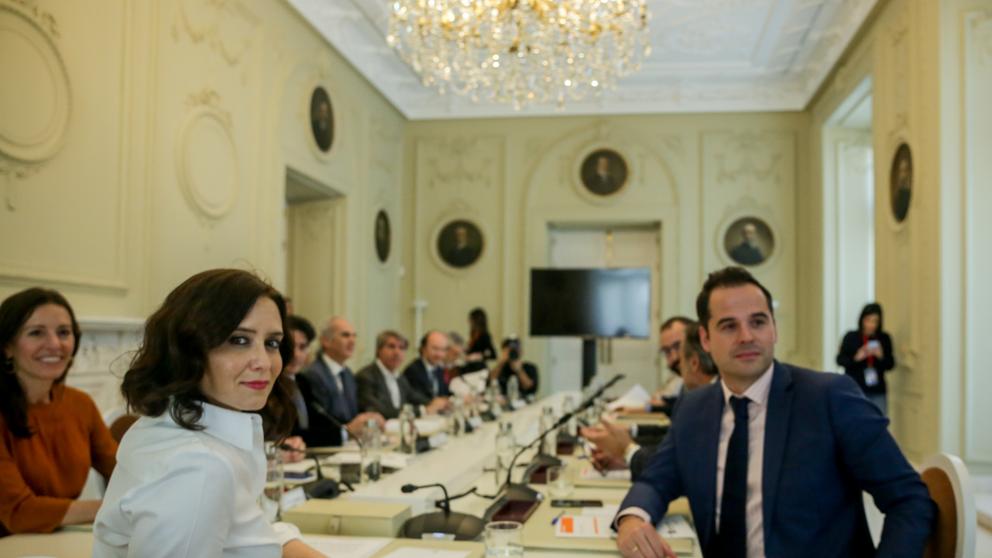 Madrid cierra los colegios y recomienda el teletrabajo por el coronavirus