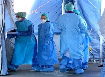 Italia recluta médicos y enfermeros para combatir el virus