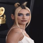 Dua Lipa, Chris Martin y otros artistas lazan tema benéfico contra el Covid-19