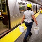 Nueva York cierra metro por la noche para desinfectar y acoger a 139 sintecho