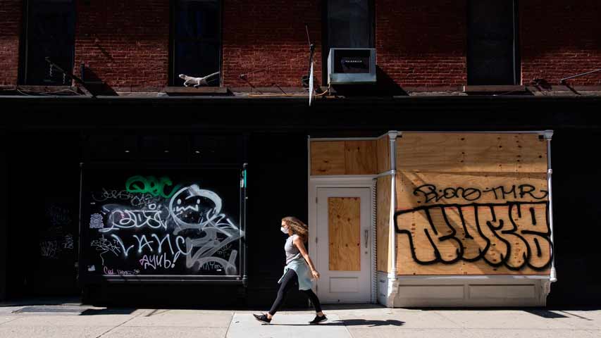 Nueva York perfila flexibilización gradual tras redución del COVID-19