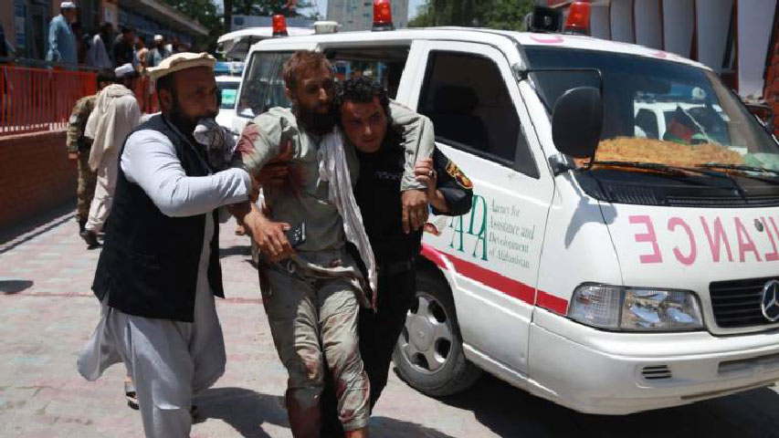 Ataque suicida en Afganistán deja 15 muertos y 56 heridos