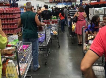 Aglomeraciones en supermercados continúan pese a restricciones