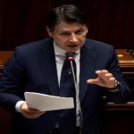 Conte insta a evitar reuniones y pasar vacaciones en Italia