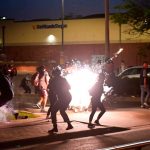 Incendian estación de policía en Mineápolis