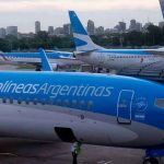 Mueren dos personas al estrellarse un avión sanitario en Argentina