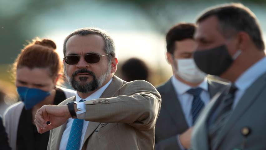 Renunció el ministro de Educación de Bolsonaro en plena crisis por pandemia