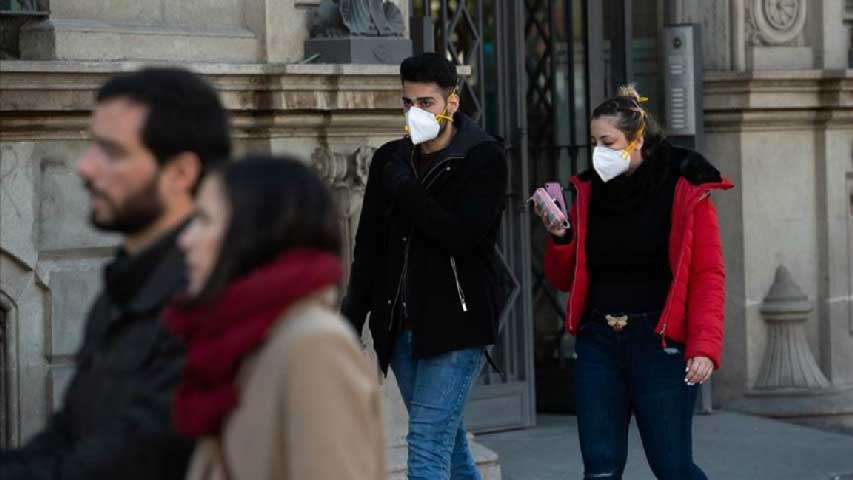 Francia obligará a llevar mascarilla en lugares cerrados