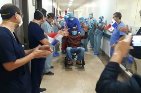 ¡Ganó la pelea de su vida! «Mano e’ piedra» Durán abandonó el hospital y fue aplaudido por el personal médico (+Video)