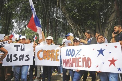 Trabajadores de Minera Panamá protestan por temor a perder el empleo
