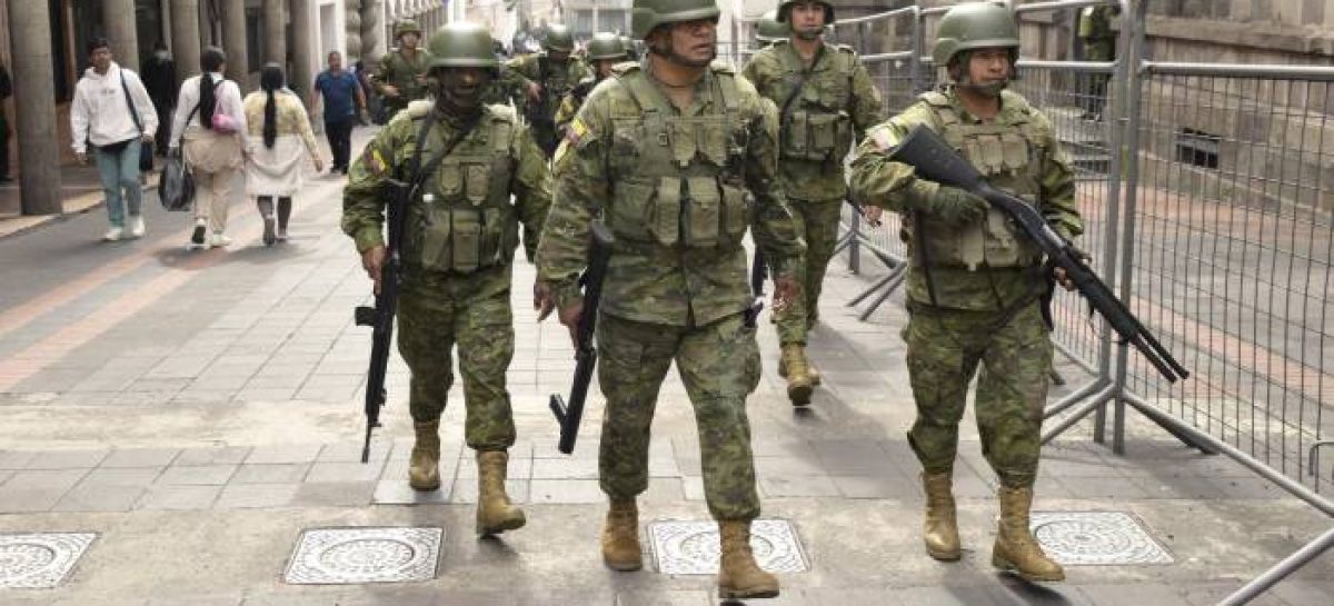 Presidente de Ecuador enfrenta crisis por arremetida del narco